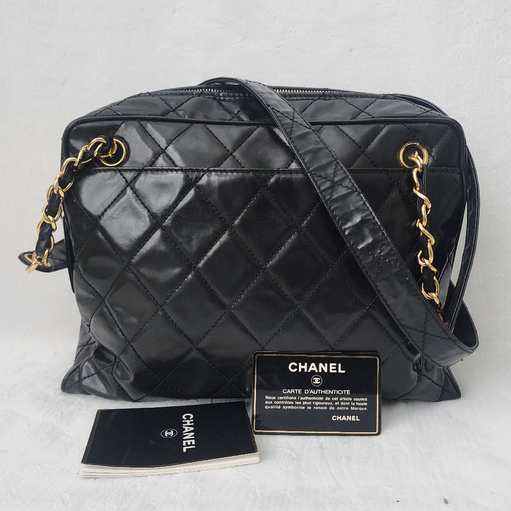 CHANEL Black Leather Quilted Shoulder Bag with Gold Chain